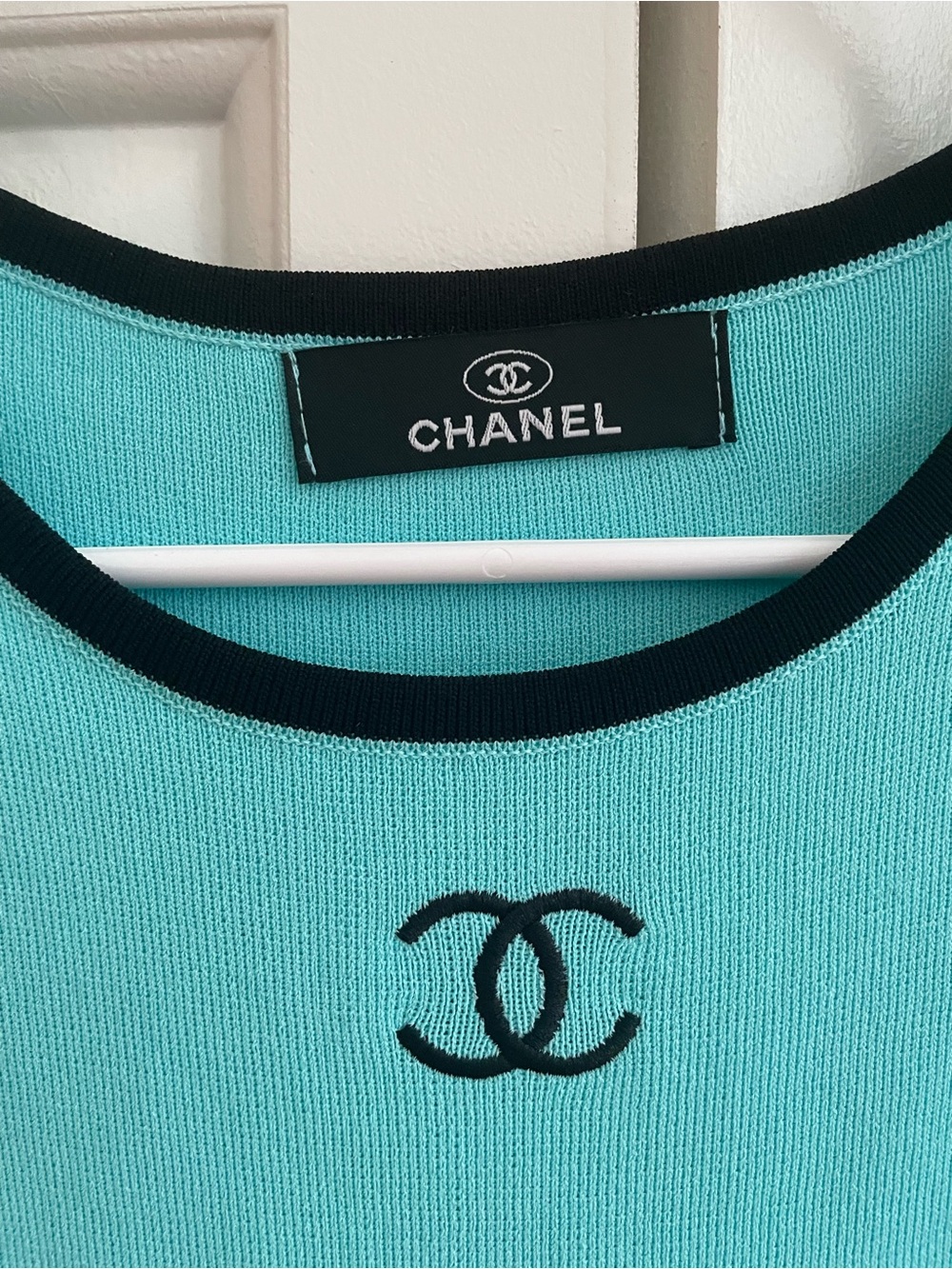 CHANEL Vintage 1990s Rib Knit Cropped Top - Picture 5 of 7